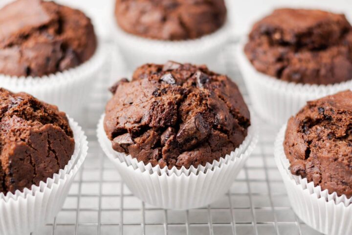 Vegane Schokomuffins mit Schokostückchen - Kitchen Diaries