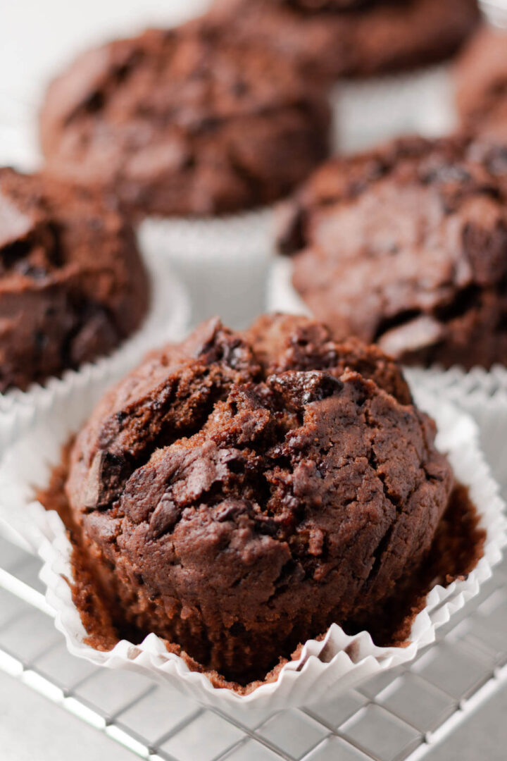 Vegane Schokomuffins mit Schokostückchen - Kitchen Diaries